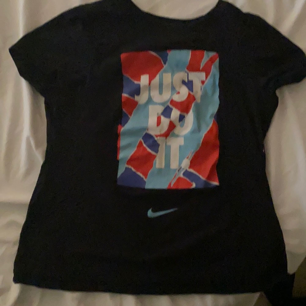 NIKE T SHIRT